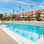 Home2book Terrace & Pool Retreat, Americas 아파트 아로나
